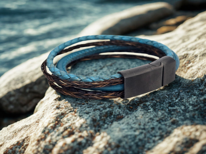 Türkises Lederarmband mit Pferdehaar und Edelstahl Magnetverschluss