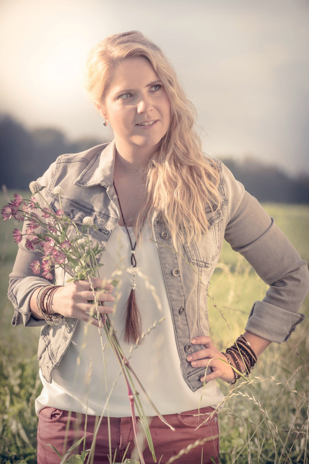 Halskette aus Pferdehaar mit Tassel oder Charms