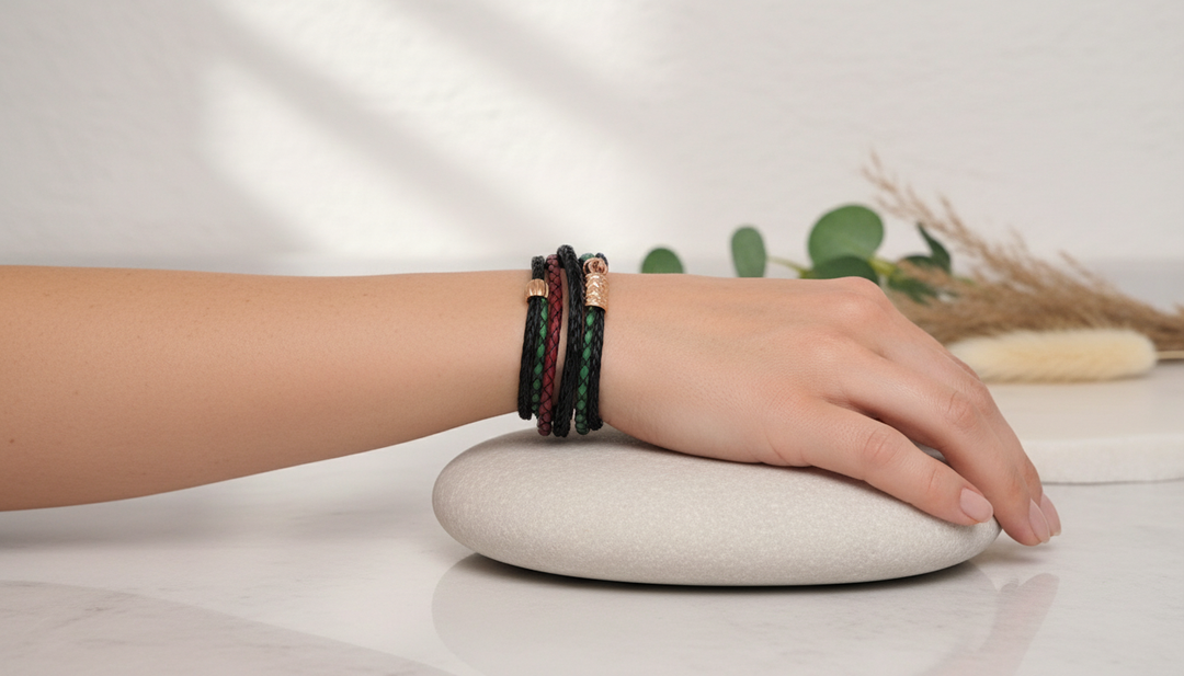 Schmuck aus Pferdehaar und Roségold vergoldeten Endkappen mit Leder. Cavallin 