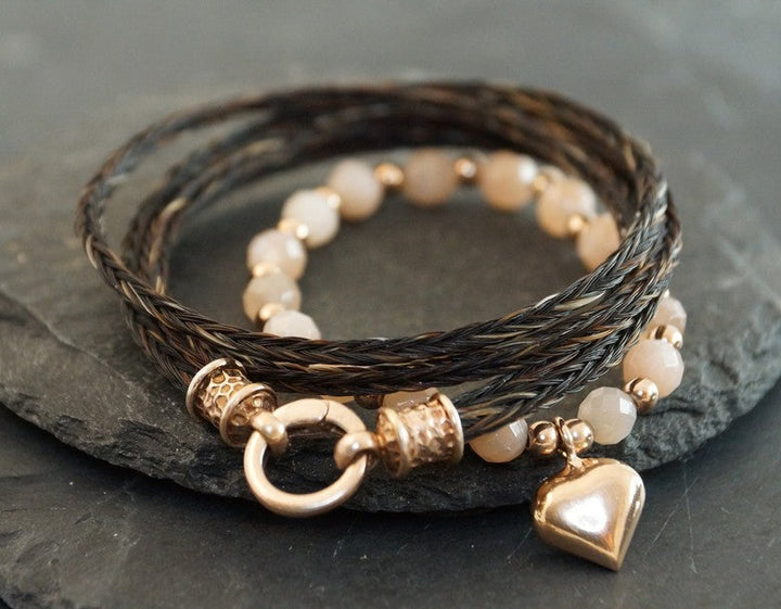 Titel: Exquisites Steinbesetztes Armband aus Rosequarz mit Rosegoldenen Herzanhäng