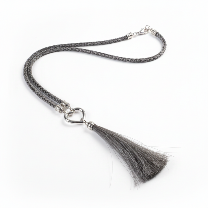 Halskette mit grauem Rosshaar und Weissgold