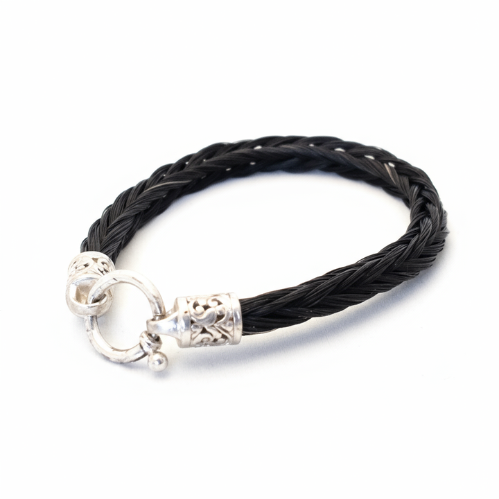 Pferdehaar-Armband mit weißem Hintergrund