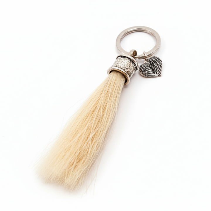 Pferdehaartassel weisses Pferdehaar als Schlüsselanhänger mit Flügelherz geschwärztes Sterlingsilber 925