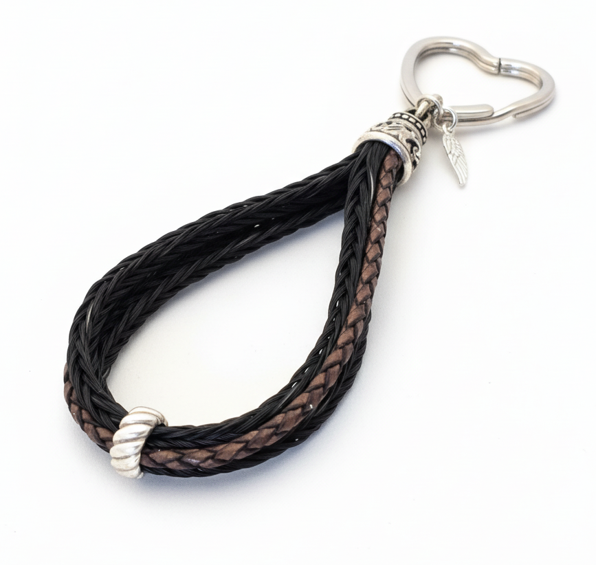 Schlüsselanhänger mit geflochtenem Pferdehaar und Leder kombiniert mit Sterlingsilber 925er und Charmanhänger Engelsflügel