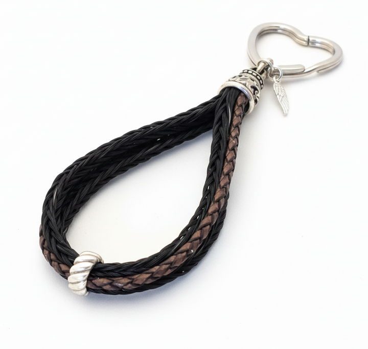 Schlüsselanhänger mit geflochtenem Pferdehaar und Leder kombiniert mit Sterlingsilber 925er und Charmanhänger Engelsflügel