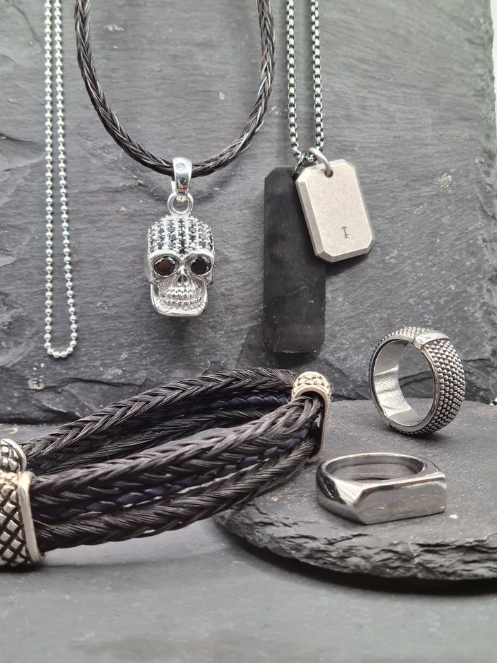 Totenkopf-Halskette aus Pferdehaar: Ein Must-have für einen coolen und eleganten Look