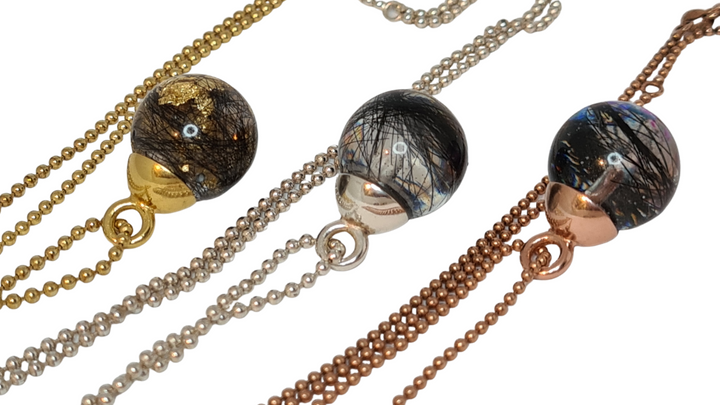 Anhänger aus Epoxy mit Pferdehaar Vergoldet- Gelbgold-rosegold oder Silber- herz