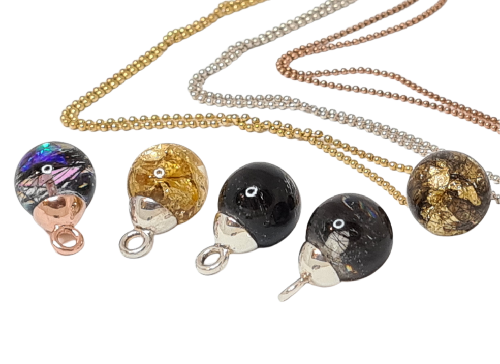 Anhänger aus Epoxy mit Pferdehaar Vergoldet- Gelbgold-rosegold oder Silber- herz