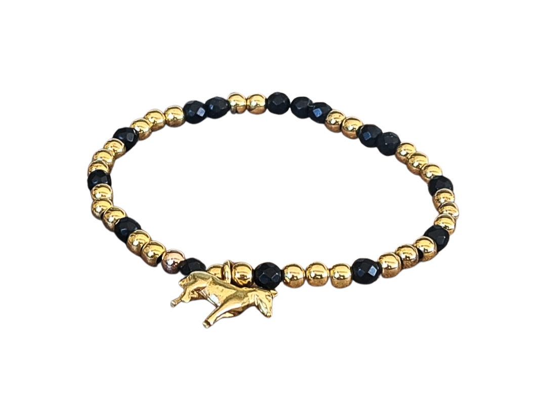 Elegantes Onyxperlen-Armband mit vergoldetem Silber und Charm