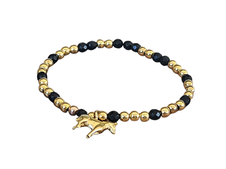 Elegantes Onyxperlen-Armband mit vergoldetem Silber und Charm