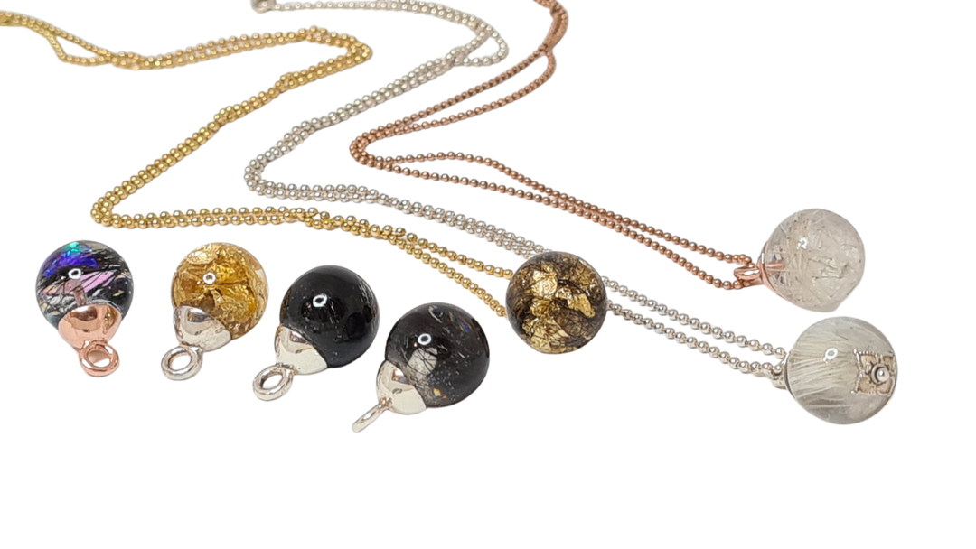 Anhänger aus Epoxy mit Pferdehaar Vergoldet- Gelbgold-rosegold oder Silber- herz